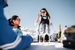 Denisa Seberová ist Sommelière aus Tschechien und schon ihr halbes Leben Südtirolerin. - © Fabian Leitner/Alta Badia/dpa-tmn