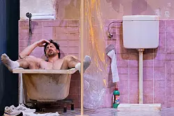 Der Installateur Alex trauert seiner Liebe Laura hinterher. - &copy; Rolf Vennenbernd/dpa