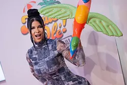 Reality-TV-Star Micaela Sch&auml;fer findet es gut, dass ein Muscial nun auch mal den Ballermann zum Thema macht. - &copy; Rolf Vennenbernd/dpa