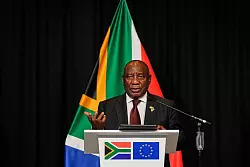 Cyril Ramaphosa, Pr&auml;sident von S&uuml;dafrika, wirbt bei den Kollegen aus reichen Industrie- und Schwellenl&auml;ndern daf&uuml;r, die Welt gerechter zu gestalten. - &copy; Themba Hadebe/AP/dpa