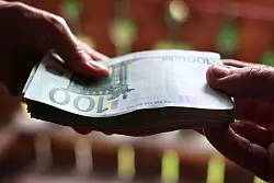 Muss der Staat zu viel an die Rentenkasse geben? (Symbolbild) - &copy; Karl-Josef Hildenbrand/dpa