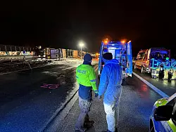 Nach einem schweren Lastwagenunfall war die A2 bei Herford stundenlang gesperrt. - &copy; Christian M&uuml;ller/dpa