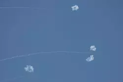 Israels Luftabwehr konnte die Raketen aus dem Jemen und aus dem Gazastreifen nach eigenen Angaben abfangen. (Archivbild) - © Ilia Yefimovich/dpa