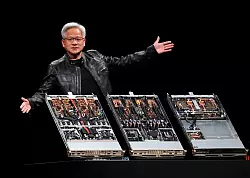 Nvidia-Chef Jensen Huang: Der Chipkonzern ist dank des Booms um KI wertvollstes Unternehmen der Welt - vor Apple (Archivbild) - © Chiang Ying-ying/AP/dpa
