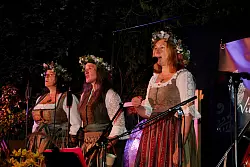 Morgenegg bezeichnet sich als «Wildjodlerin», weil sie gerne aus dem Stand neue Melodien entwickelt (Handout) - © Silvia Kumar/Sonja Morgenegg/dpa