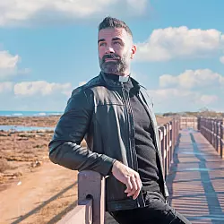 Pater Cosimo Schena gilt als einer der beliebtesten Priester Italiens. - &copy; Cosimo Schena/dpa