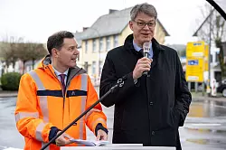 Es soll flott mit den vorbereitenden Baumaßnahmen losgehen - © Harald Tittel/dpa