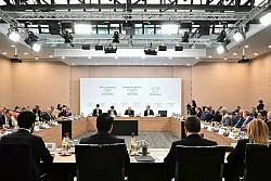 In einem breiten Zusammenschluss stehen zahlreiche Länder bereit, um Syrien zu helfen. - © Bertrand Guay/Pool AFP/AP/dpa