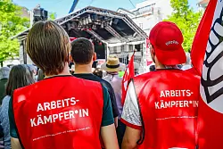 Der DGB hatte in ganz Nordrhein-Westfalen zu rund 70 Veranstaltungen zum 1. Mai aufgerufen. - © Christoph Reichwein/dpa