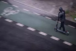 Unfälle passieren vor allem nachts und am Wochenende. - © Hannes P. Albert/dpa