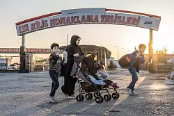 Nach dem Sturz Assads haben syrische Flüchtlinge in der Türkei ihre Reise in die Heimat begonnen. - © Ahmed Deeb/dpa