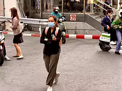 Die Menschen in Bangkok fröstelt es bei den ungewohnt niedrigen Werten. (Foto aktuell) - © Carola Frentzen/dpa