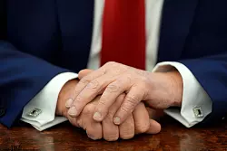 Kritiker fragen sich, wie weit Trump gehen wird. (Archivild) - © Evan Vucci/AP/dpa