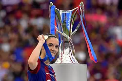 Eine von zwei Weltfußballerinnen beim FC Barcelona: Aitana Bonmatí. - © Alvaro Barrientos/AP/dpa