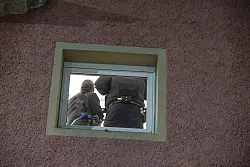 Die Ermittler haben die Wohnung des Tatverdächtigen durchsucht. - © Ferdinand Merzbach/NEWS5/dpa