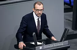 Ausschussvorsitzender Röwekamp fordert allgemeine Dienstpflicht. (Archivbild) - © Britta Pedersen/dpa