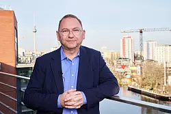 Verdi-Chef Frank Werneke macht sich f&uuml;r stabile Renten stark. - &copy; Annette Riedl/dpa