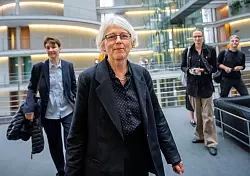 In ihrem Bericht machte Ermittlerin Sudhof Kritik an der Beschaffung deutlich. - © Michael Kappeler/dpa