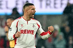 Podolski ist immer noch Kult in Köln. - © Federico Gambarini/dpa
