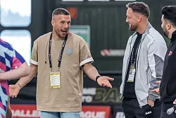 Lukas Podolski ist auch bei der Baller League aktiv. - © Andreas Gora/dpa
