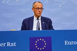 Bundeskanzler Friedrich Merz (CDU) drängt bei den Verhandlungen mit den USA auf Tempo. - © Omar Havana/AP/dpa