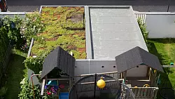 Vor der Begr&uuml;nung sollte die Statik und die Neigung des Dachs &uuml;berpr&uuml;ft werden. - &copy; Florian Schuh/dpa-tmn