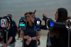 Die Apple Watch kann jetzt auch Schlafapnoe erkennen. - © Andrej Sokolow/dpa