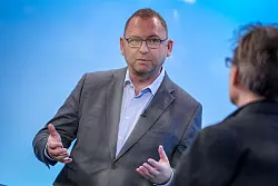 Verdi-Chef Werneke steht vor einer großen Tarifrunde. - © Kay Nietfeld/dpa