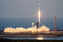 Die Rakete mitsamt der vierköpfigen Besatzung an Bord des «Crew Dragon»-Raumschiffs war in Florida gestartet. - © John Raoux/AP/dpa