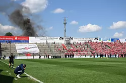 Wird der Sportpark Unterhaching die neue Heimat der Bayern-Fußballerinnen? (Archivbild) - © Angelika Warmuth/dpa