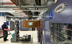 Batteriezellen werden beim Test in Arnstadt unterschiedlichen Umweltbedingungen ausgesetzt. - © Martin Schutt/dpa