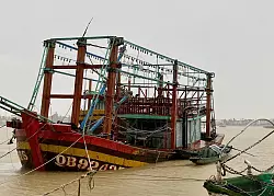 Nach dem Sturm werden auch mehrere Fischer auf dem Meer vermisst. - &copy; V&otilde; Th? Dung/VNA/AP/dpa
