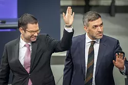 Mehrere Rednerinnen und Redner dankten dem früheren Bundesjustizminister Marco Buschmann (FDP), der die nicht-öffentlichen Verhandlungen zu dem Gesetzentwurf moderiert hatte. - © Kay Nietfeld/dpa