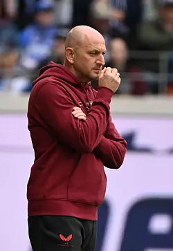 Nach dem Sieg bei seiner Premiere als FCK-Coach msus Torsten Lieberknecht diesmal mit einem Punkt leben. - © Uli Deck/dpa