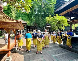 Die Provinzregierung w&uuml;nscht sich mehr "Qualit&auml;tstouristen", die Respekt f&uuml;r die Kultur und Traditionen Balis zeigen. ((Archivbild) - &copy; Carola Frentzen/dpa