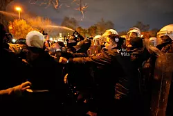 Es gibt Berichte über Zusammenstöße in mehreren türkischen Städten. - © Emrah Gurel/AP/dpa