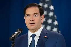 Nach Meinung von US-Außenminister Rubio wollte Trump mit seinem drastischen Vorschlag die Länder in der Region aus der Reserve locken. - © Mark Schiefelbein/Pool AP/dpa