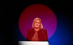 Bundesinnenministerin Nancy Faeser betonte, Kriminalit&auml;t k&ouml;nne nicht allein mit Strafrecht erfolgreich bek&auml;mpft werden. - &copy; Arne Dedert/dpa