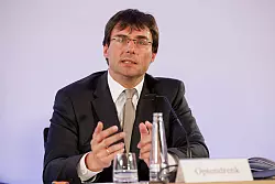 Landesamt zur Bekämpfung der Finanzkriminalität einsatzbereit. (Archivbild) - © Friso Gentsch/dpa