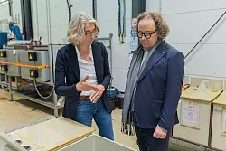 Ohne Zinkbeschichtung w&uuml;rden im Alltag viele Stahlbauwerke und Gegenst&auml;nde durch Kontakt mit Sauerstoff aus der Luft rosten. - &copy; Markus Gro&szlig;e Ophoff/DBU/dpa