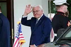 Bundespr&auml;sident Frank-Walter Steinmeier trifft im Wei&szlig;en Haus in Washington zu einem Treffen mit US-Pr&auml;sident Biden ein. - &copy; Susan Walsh/AP