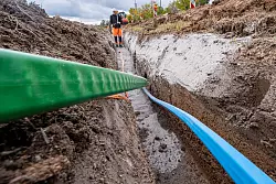 Glasfaseranschl&uuml;sse sind bisher f&uuml;r rund ein Drittel der deutschen Haushalte verf&uuml;gbar. (Archivbild) - &copy; Armin Weigel/dpa