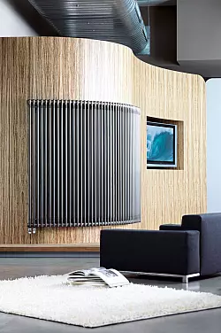 Für die Designer-Wohnung: Heizkörper gibt es auch in geschwungenen Formen. - © Thomas Bach/Zehnder Group Deutschland GmbH, Lahr/BDH/dpa-tmn