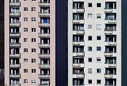 Ob in einem bestimmten Gebiet die Mietpreisbremse gilt, legen die Bundesländer selbst fest. Ob das befristet eingeführte Bundesgesetz, das ihnen dies erlaubt, über Ende 2025 hinaus verlängert wird, steht noch nicht fest. - © Marijan Murat/dpa