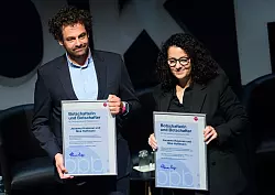 Für den Podcaster Shai Hoffmann hat sich in Deutschland eine Art «politische Fußball-Mentalität» ausgebreitet: Man müsse sich klar dem Israel- oder dem Palästina-Lager zuordnen. (Archivbild) - © Bernd von Jutrczenka/dpa