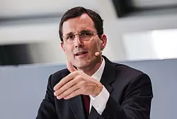 Von dem Stellenabbau ist der Brief- und Paketbereich von DHL in Deutschland betroffen. - © Oliver Berg/dpa