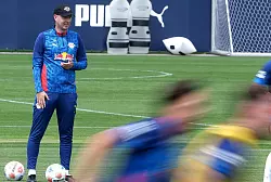 Das erste öffentliche Training zum Start in die Vorbereitung von RB Leipzig. - © Sebastian Willnow/dpa