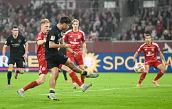 Max Marie trifft aus spitzem Winkel zum 2:0 f&uuml;r Braunschweig. - &copy; Anke Waelischmiller/dpa