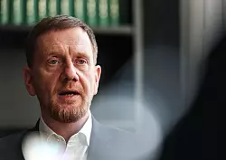 Kretschmer hält das kategorische Nein zur Lockerung der Russland-Sanktionen nicht mehr für zeitgemäß. - © Hannes P. Albert/dpa