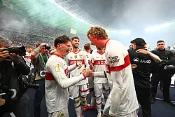 Nach dem Pokalsieg geht es für Angelo Stiller und Nick Woltemade bei der DFB-Elf weiter. - © Tom Weller/dpa